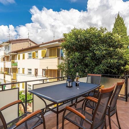 Apartment Lazzarich With Terrace Poreč Zewnętrze zdjęcie