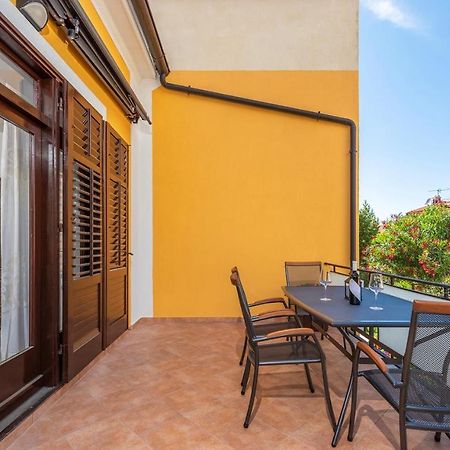 Apartment Lazzarich With Terrace Poreč Zewnętrze zdjęcie