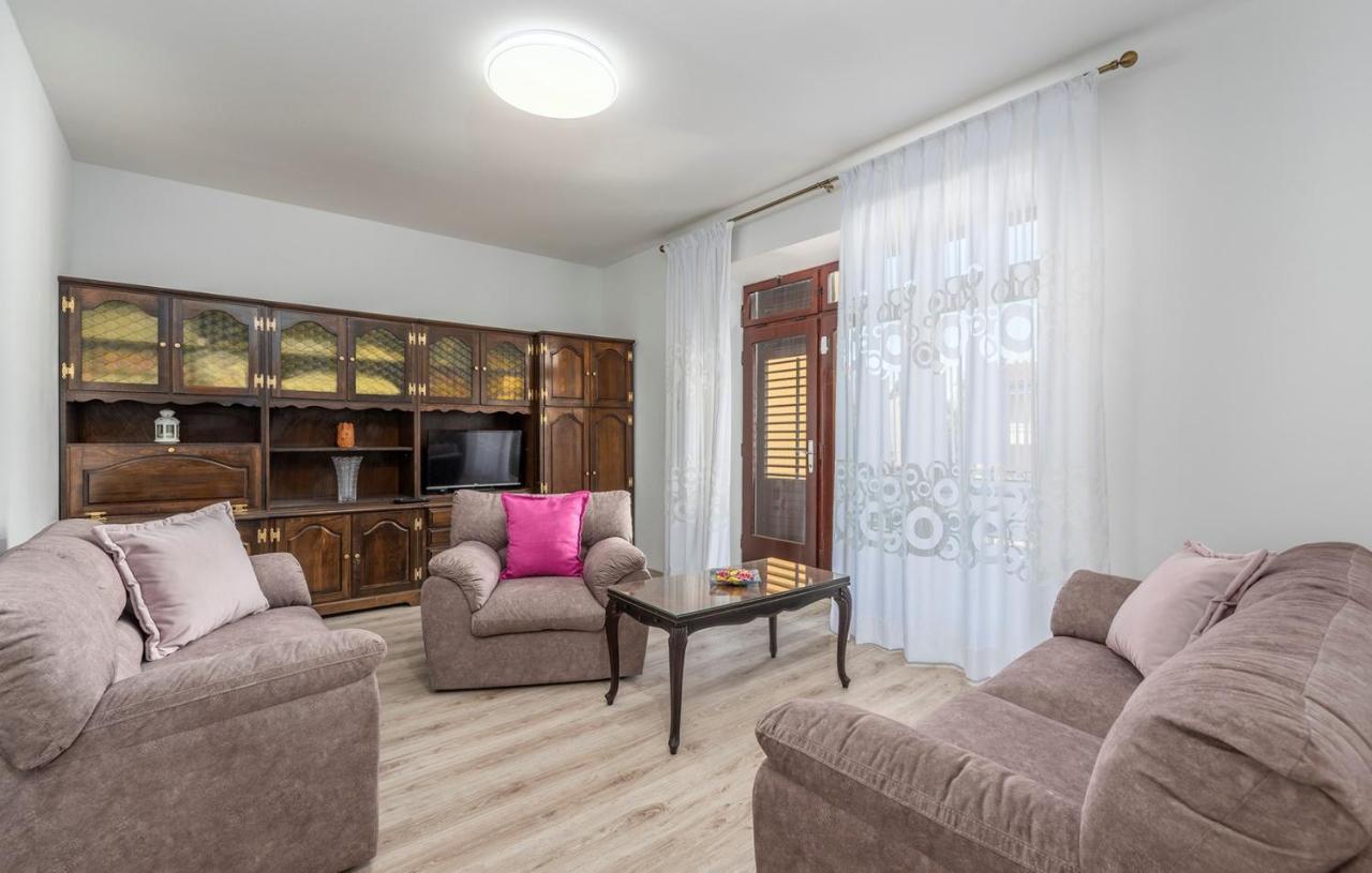 Apartment Lazzarich With Terrace Poreč Zewnętrze zdjęcie