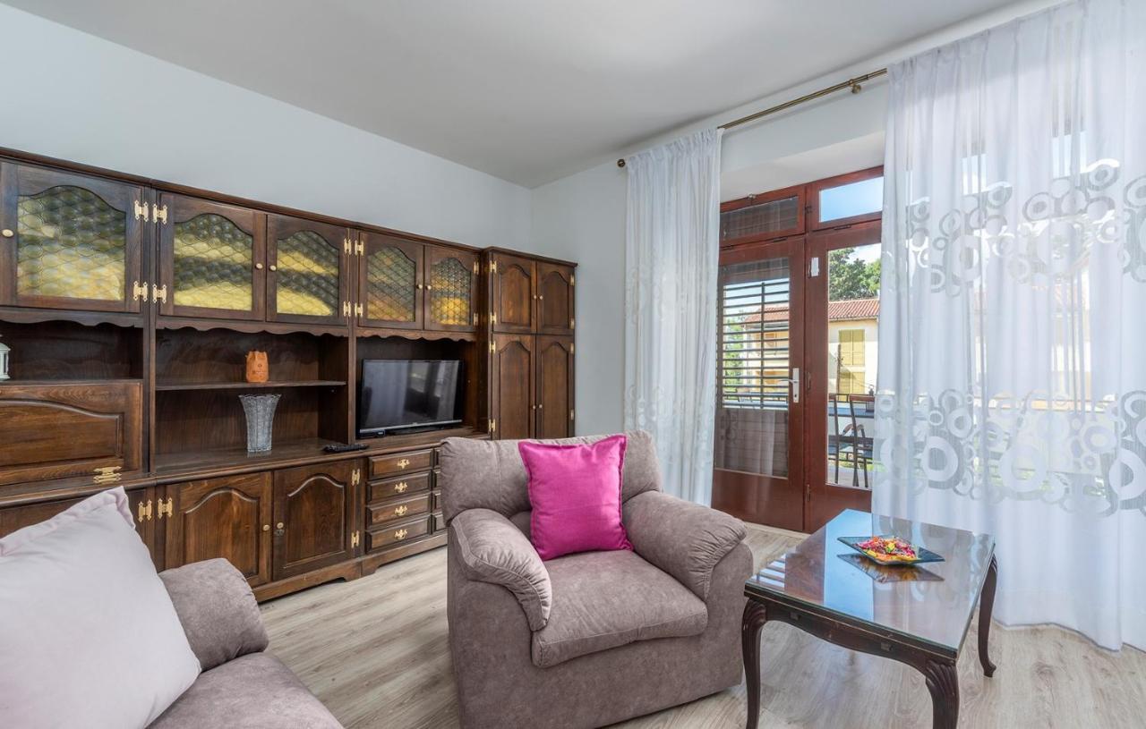 Apartment Lazzarich With Terrace Poreč Zewnętrze zdjęcie