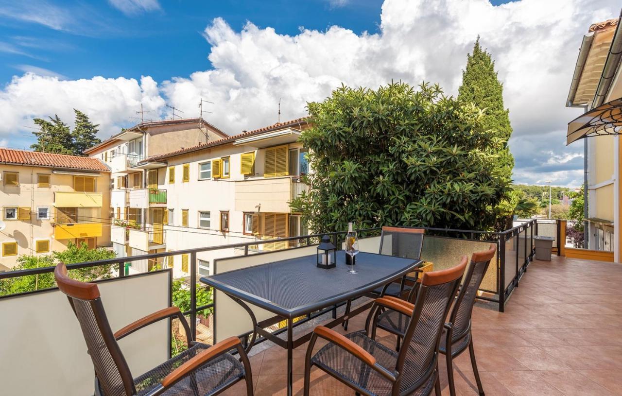 Apartment Lazzarich With Terrace Poreč Zewnętrze zdjęcie