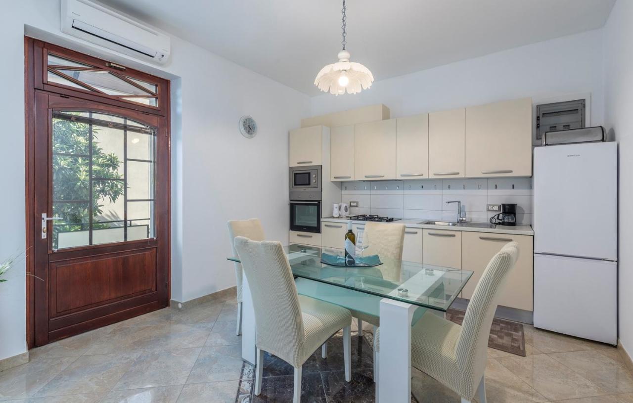 Apartment Lazzarich With Terrace Poreč Zewnętrze zdjęcie