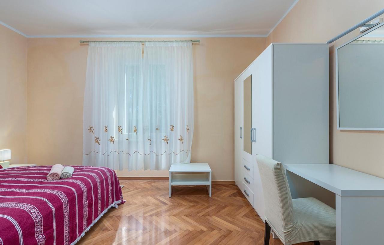 Apartment Lazzarich With Terrace Poreč Zewnętrze zdjęcie