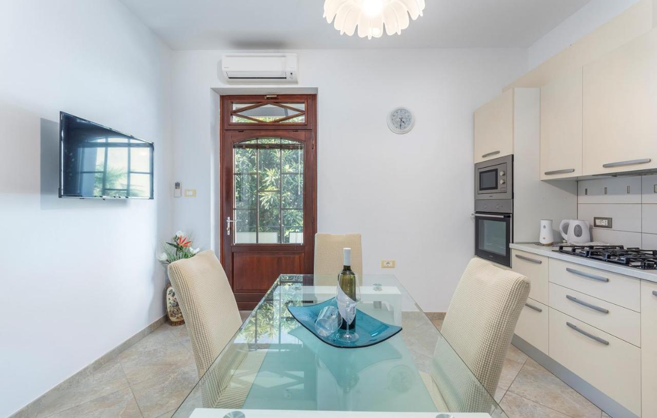 Apartment Lazzarich With Terrace Poreč Zewnętrze zdjęcie