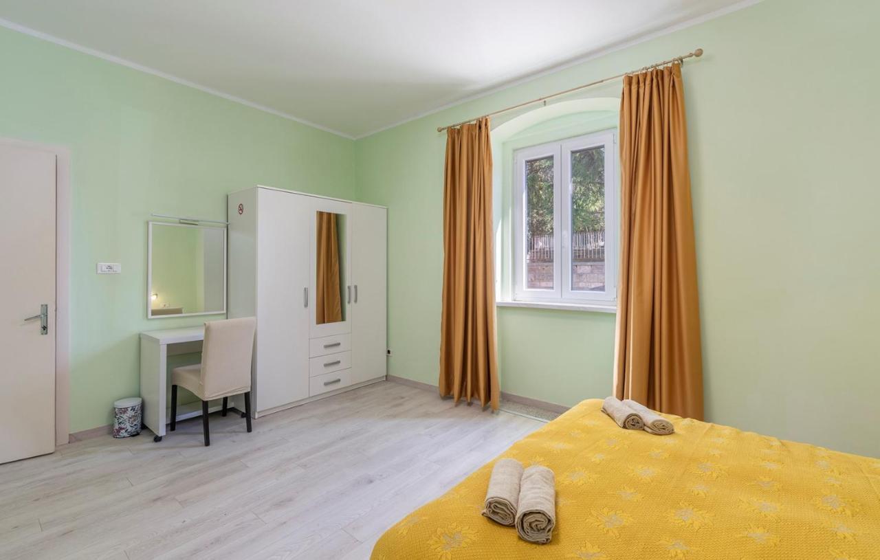 Apartment Lazzarich With Terrace Poreč Zewnętrze zdjęcie
